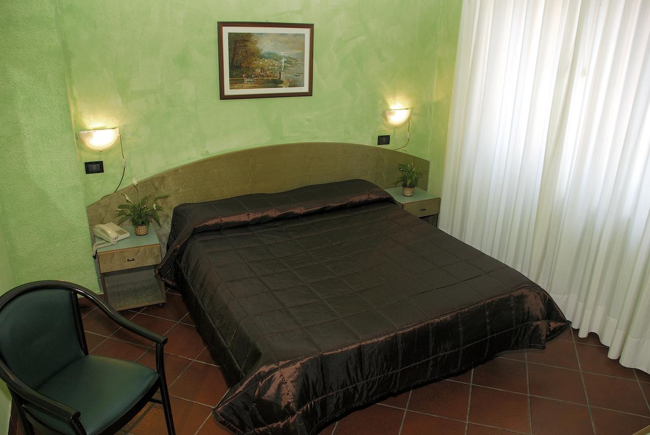 Hotel Il Telegrafo Melegnano Bagian luar foto