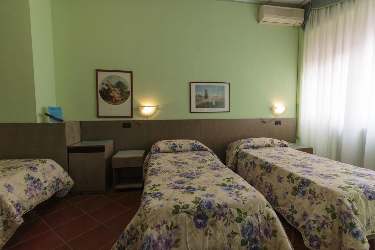 Hotel Il Telegrafo Melegnano Bagian luar foto