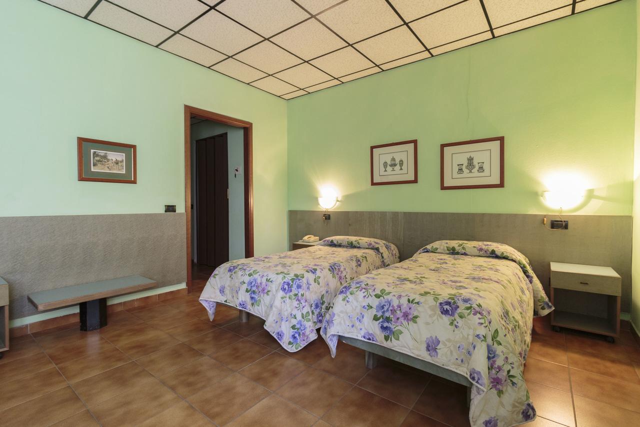 Hotel Il Telegrafo Melegnano Bagian luar foto