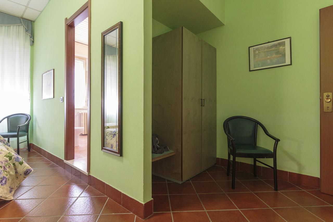 Hotel Il Telegrafo Melegnano Bagian luar foto