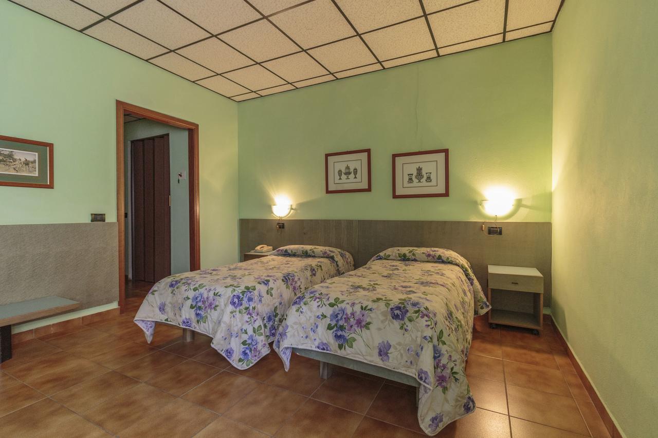 Hotel Il Telegrafo Melegnano Bagian luar foto