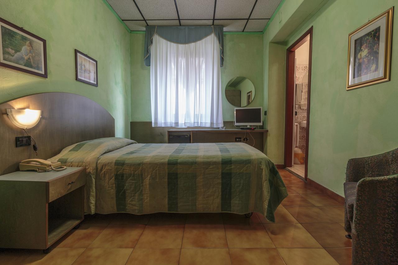Hotel Il Telegrafo Melegnano Bagian luar foto