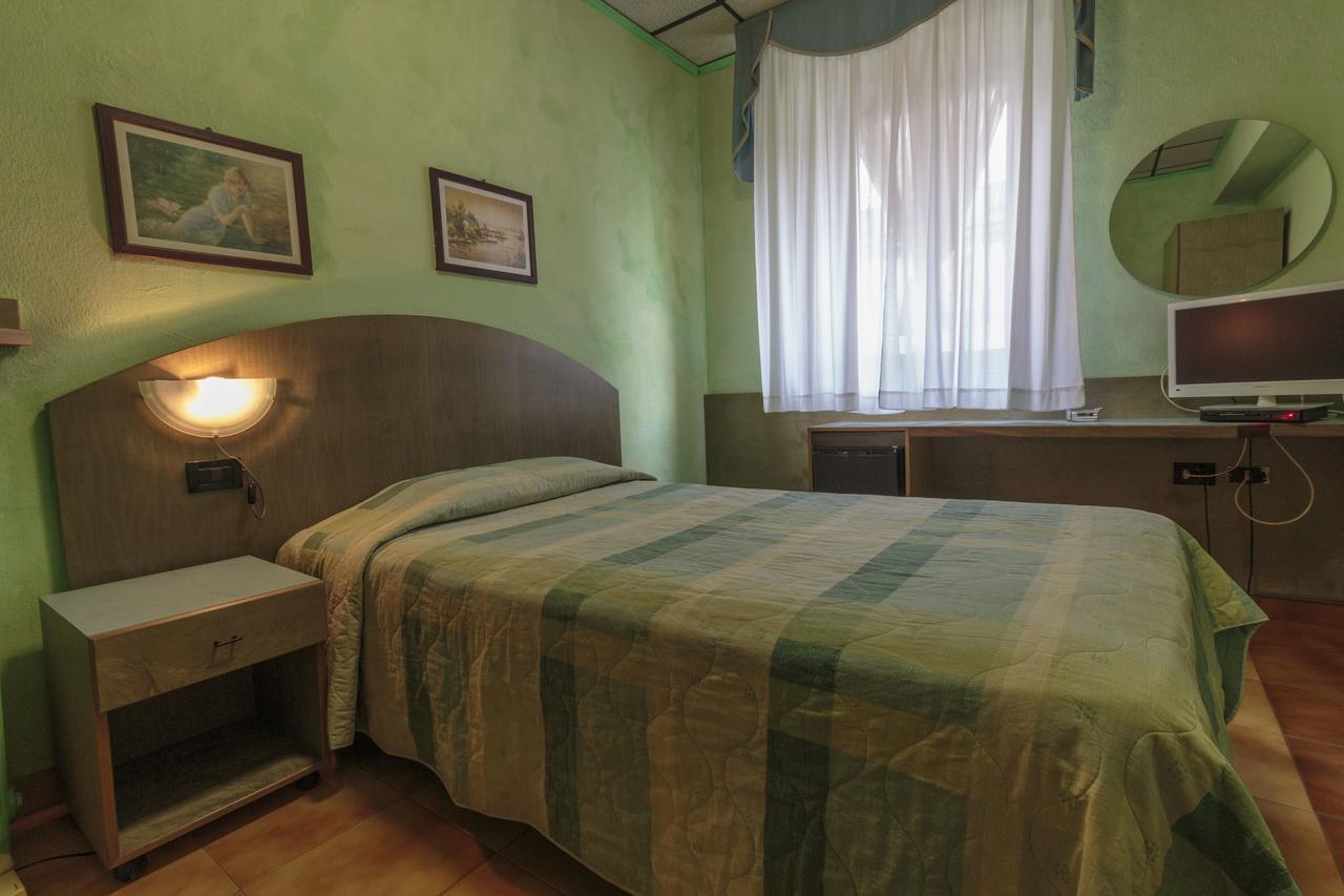 Hotel Il Telegrafo Melegnano Bagian luar foto