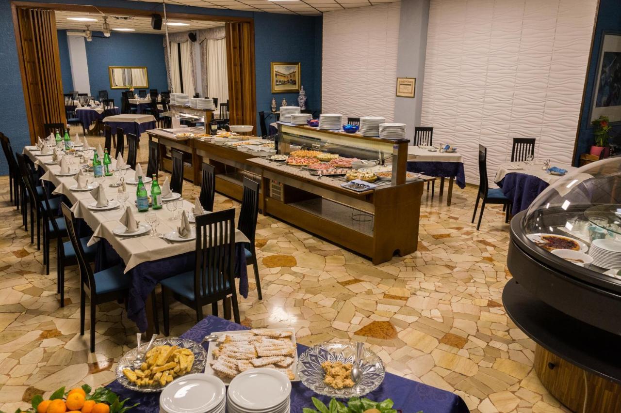 Hotel Il Telegrafo Melegnano Bagian luar foto