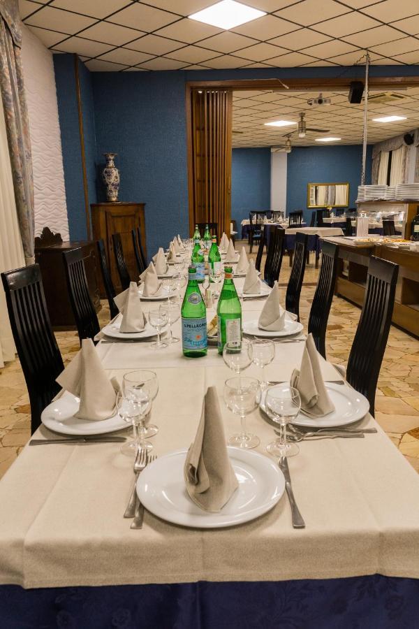Hotel Il Telegrafo Melegnano Bagian luar foto
