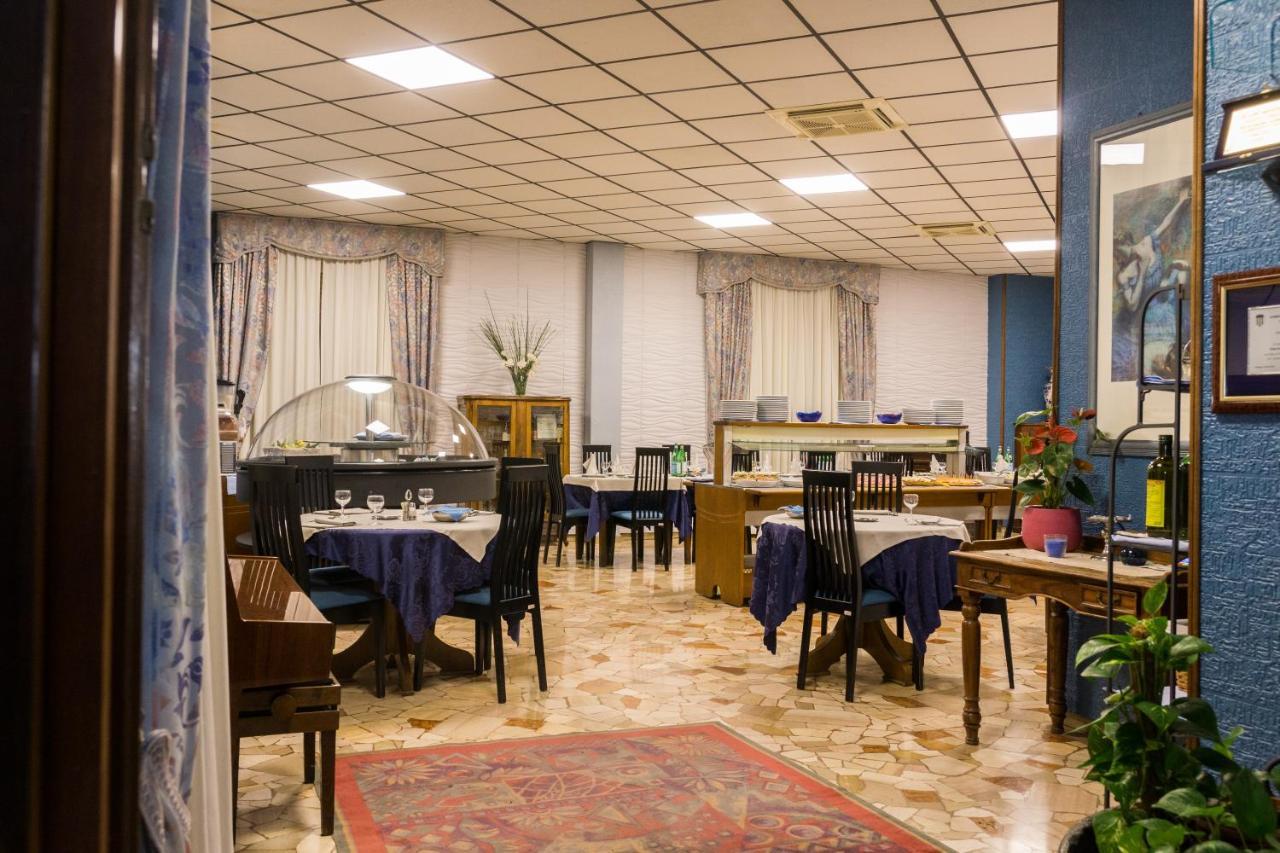 Hotel Il Telegrafo Melegnano Bagian luar foto