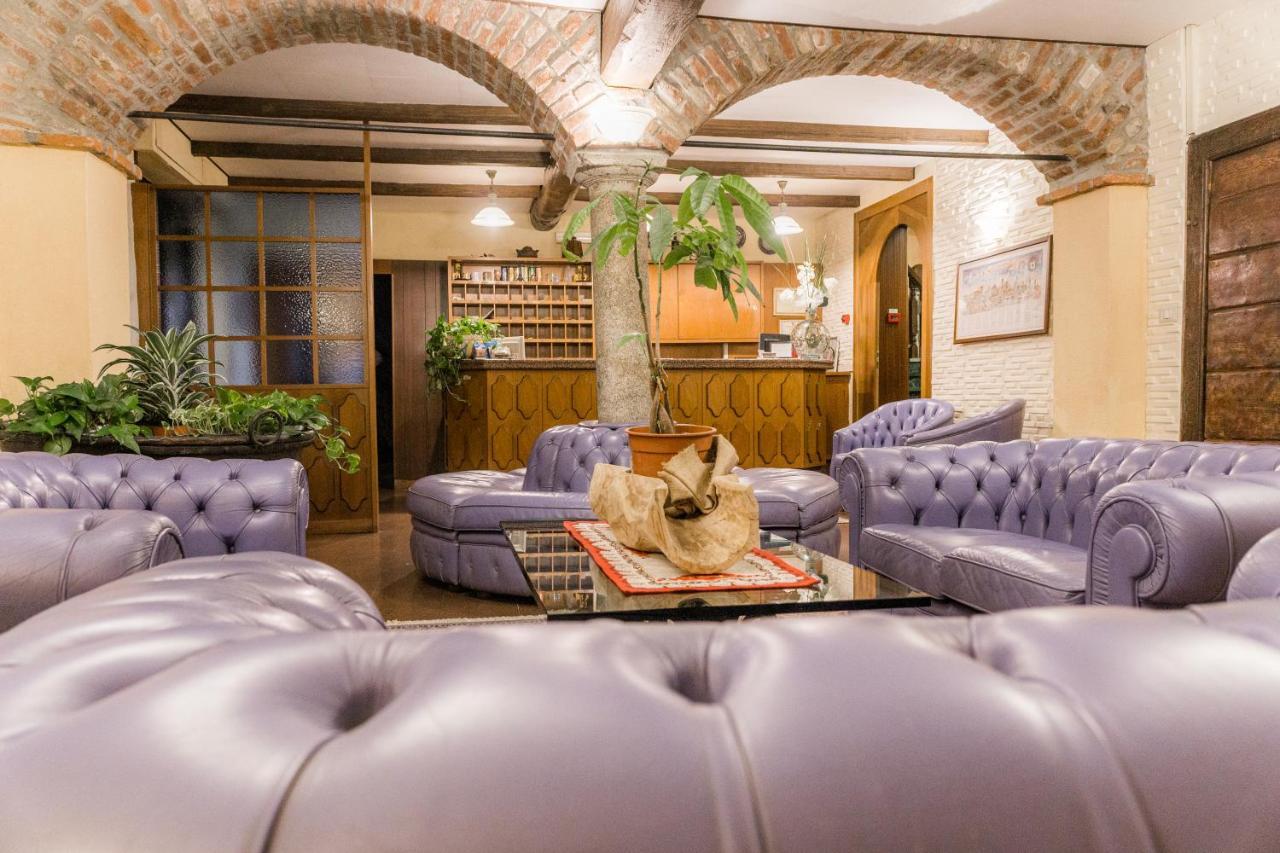 Hotel Il Telegrafo Melegnano Bagian luar foto
